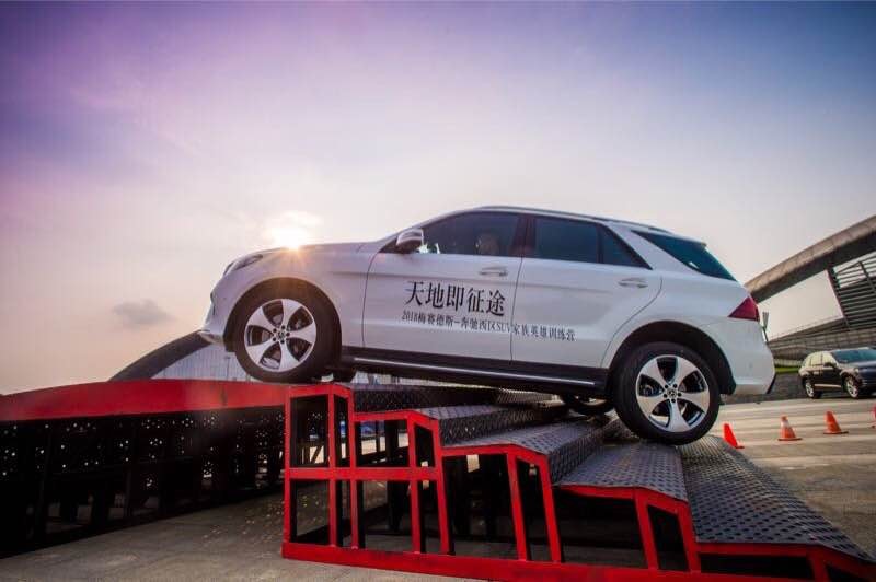 奔驰GLE、GLS、GLA在成都五项赛事中心
