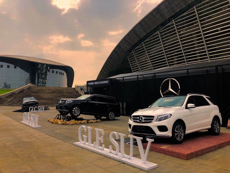 奔驰GLE、GLS、GLA在成都五项赛事中心